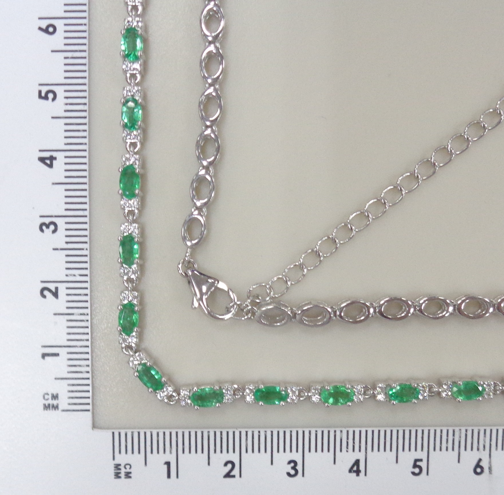 Серебряное колье с изумрудами